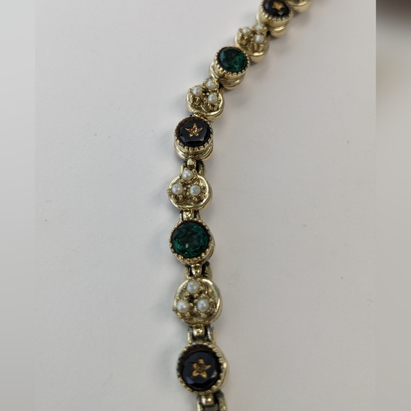 EVC SIGNED ART GOLD TONE W/GREEN RHINESTONES & FAUX PEARLS CHARM BRACELET - Picture 10 of 14